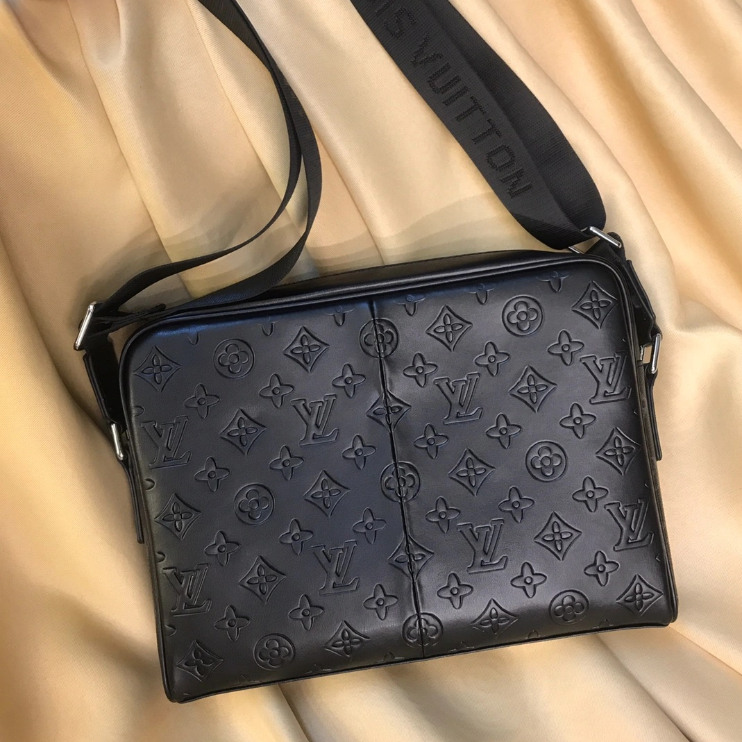Louis Vuitton AAA Man Messenger Bags Reliable 6267