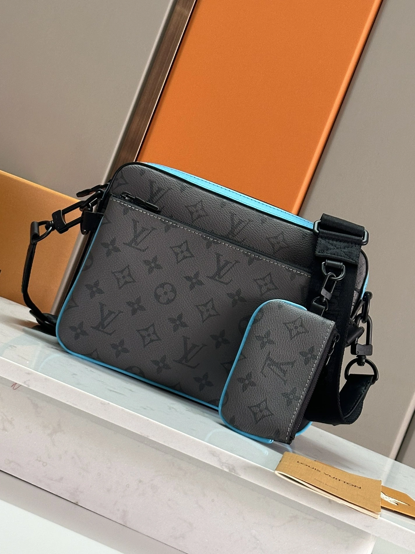 Louis Vuitton AAA Man Messenger Bags Reliable 7067