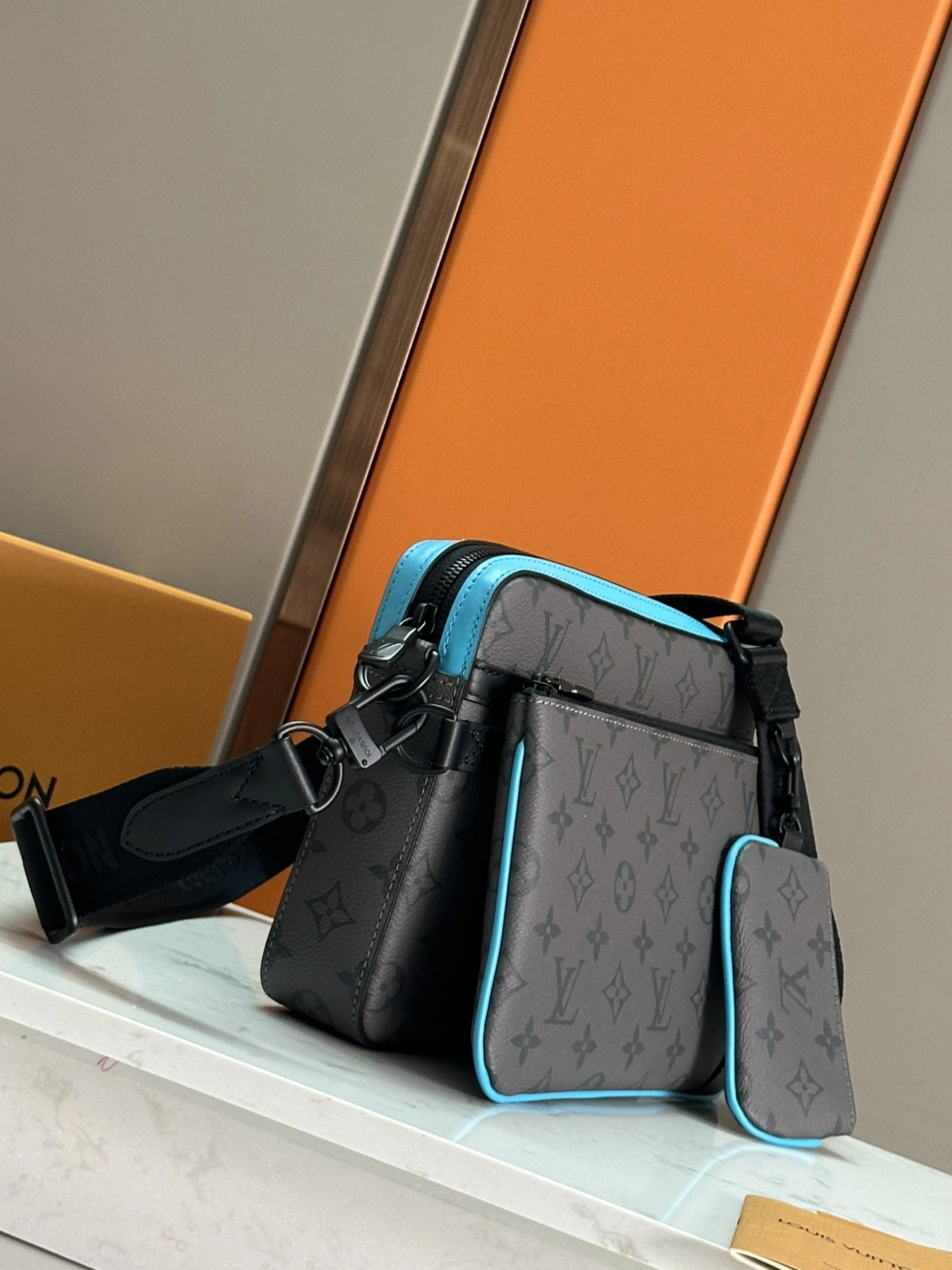 Louis Vuitton AAA Man Messenger Bags Reliable 7067