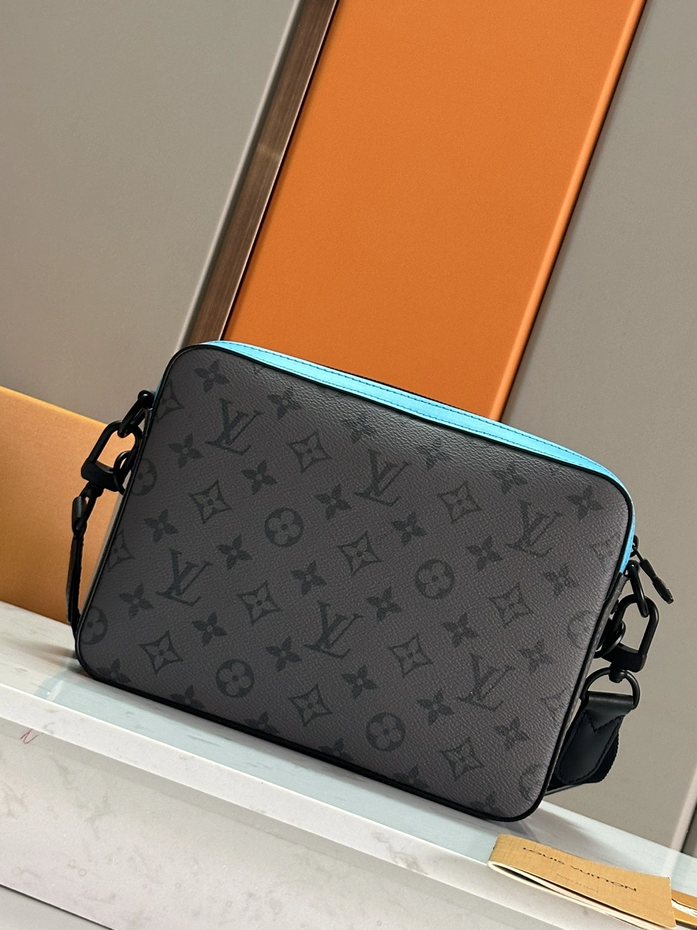 Louis Vuitton AAA Man Messenger Bags Reliable 7067