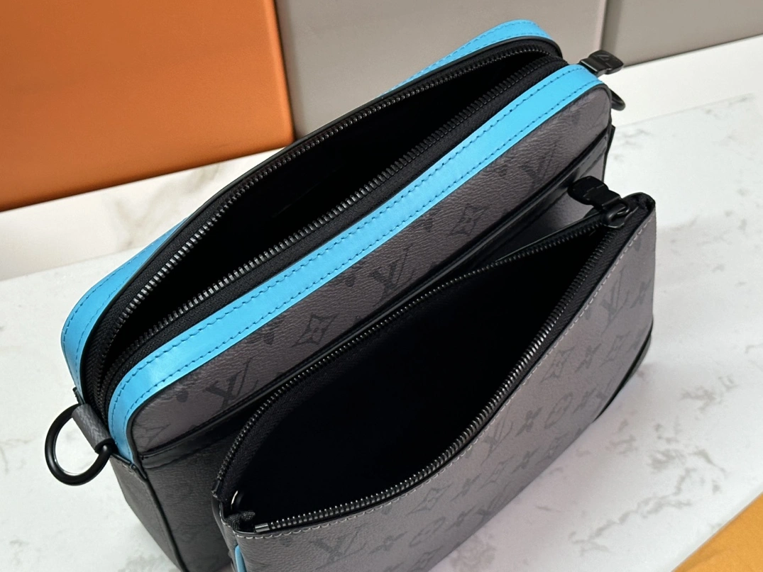 Louis Vuitton AAA Man Messenger Bags Reliable 7067