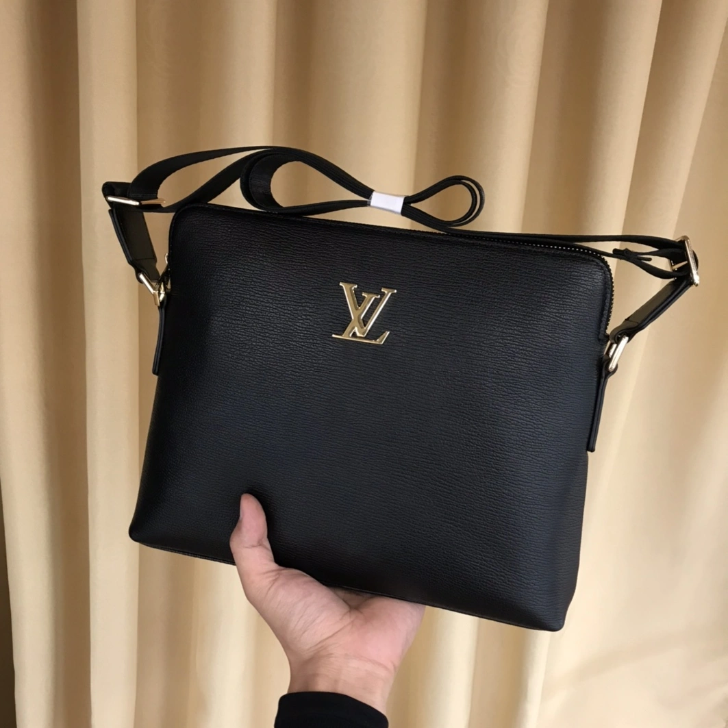 Louis Vuitton AAA Man Messenger Bags Reliable 8229