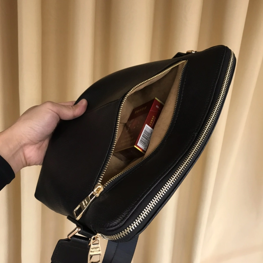 Louis Vuitton AAA Man Messenger Bags Reliable 8229