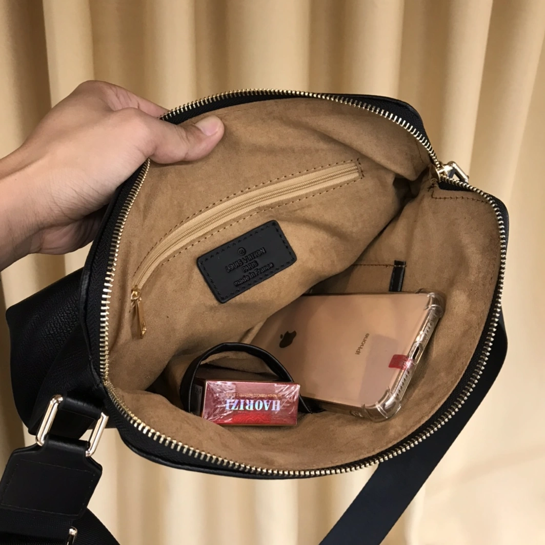 Louis Vuitton AAA Man Messenger Bags Reliable 8229