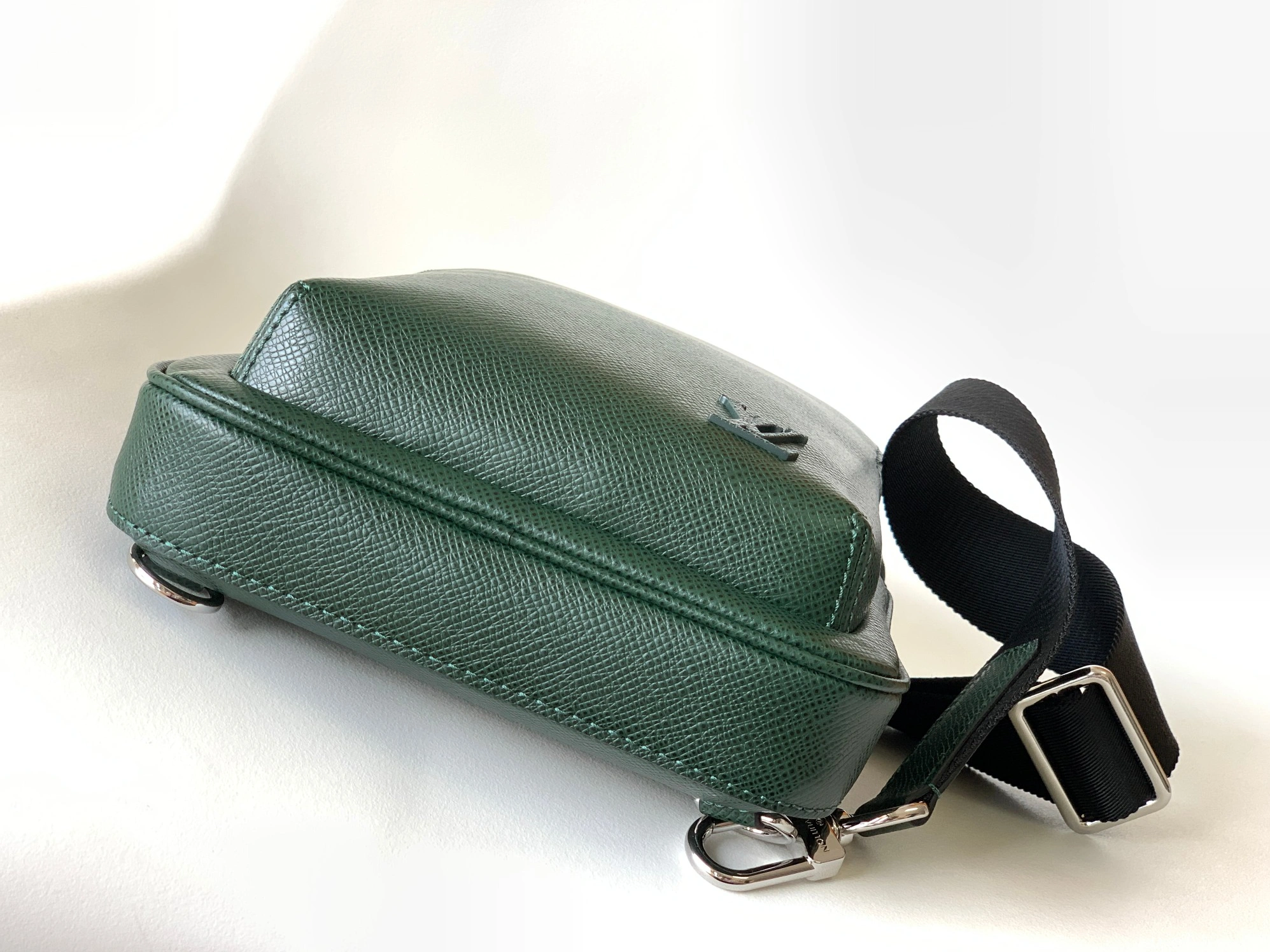 Louis Vuitton AAA Man Messenger Bags Resilient 3514