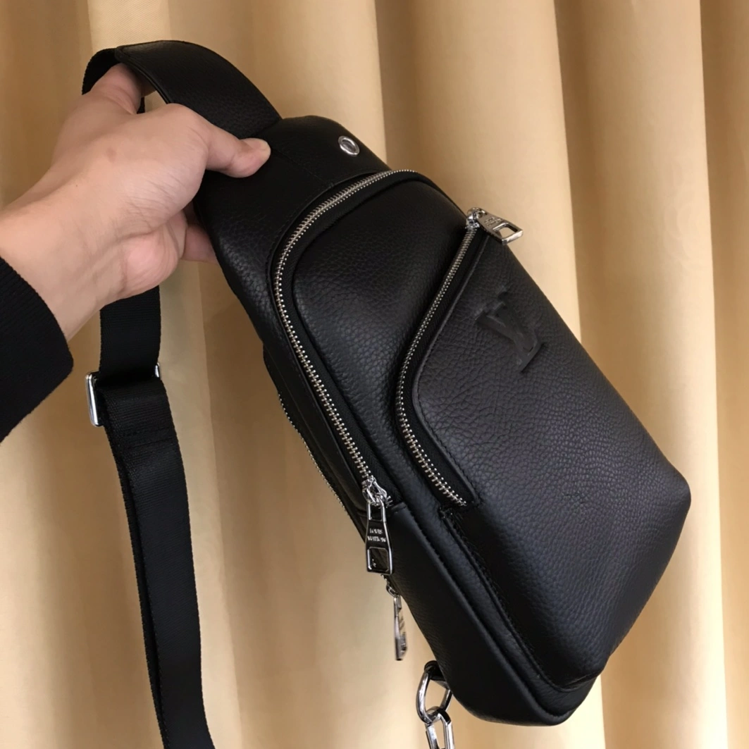 Louis Vuitton AAA Man Messenger Bags Resilient 6503