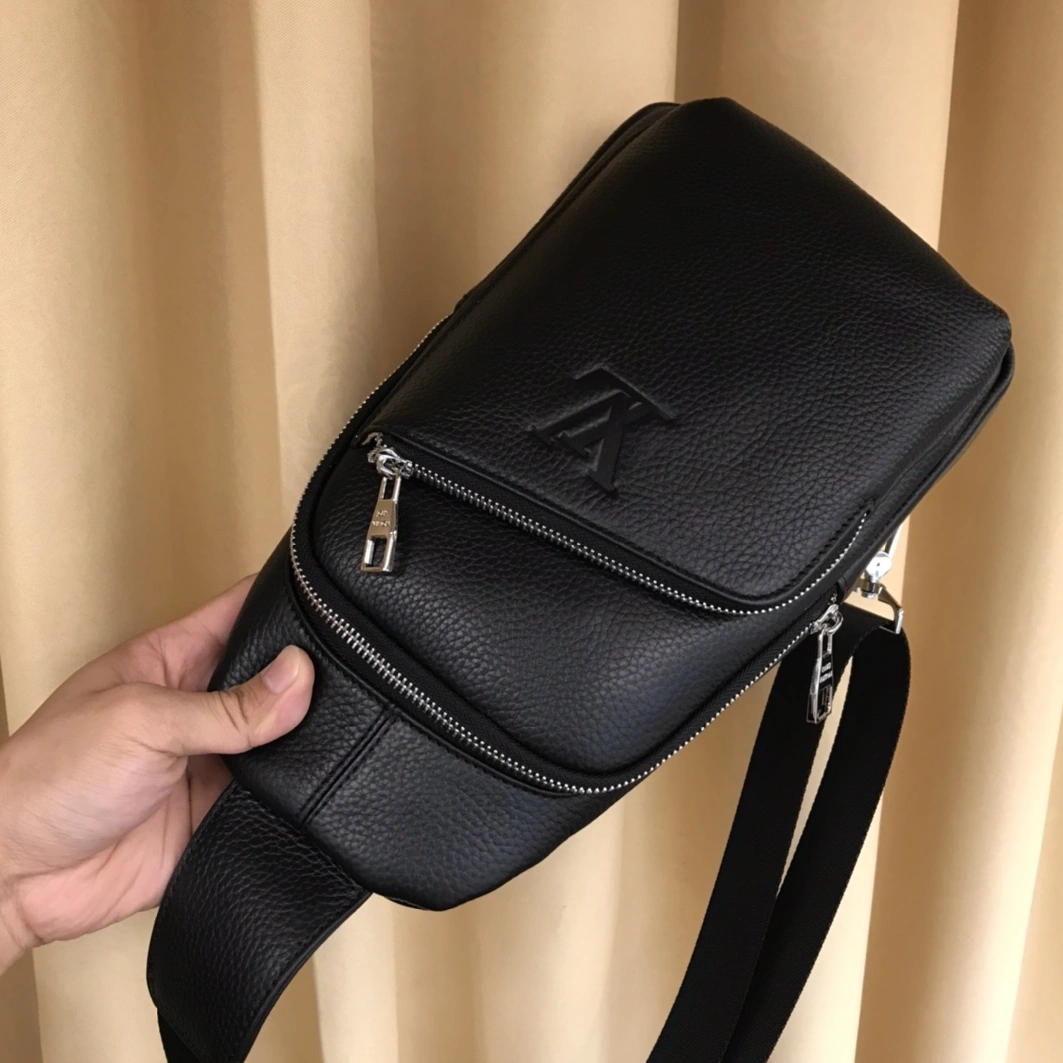 Louis Vuitton AAA Man Messenger Bags Resilient 6503