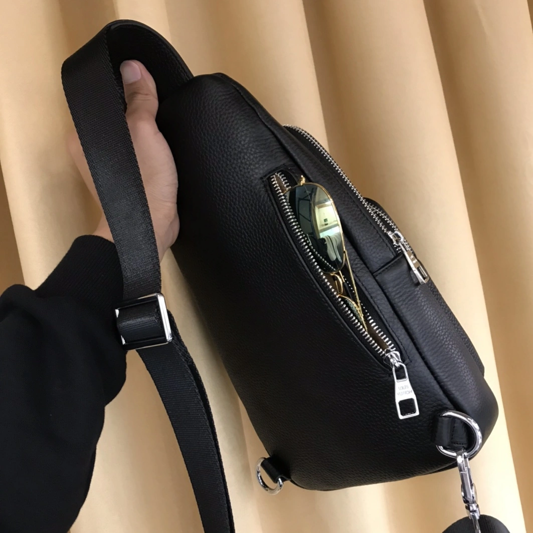Louis Vuitton AAA Man Messenger Bags Resilient 6503