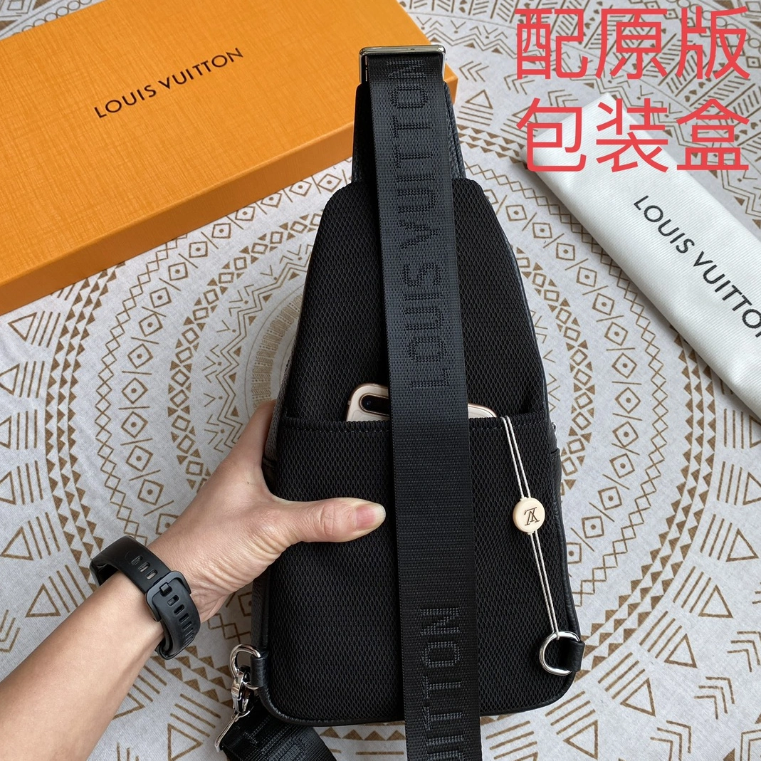 Louis Vuitton AAA Man Messenger Bags Sleek 3932