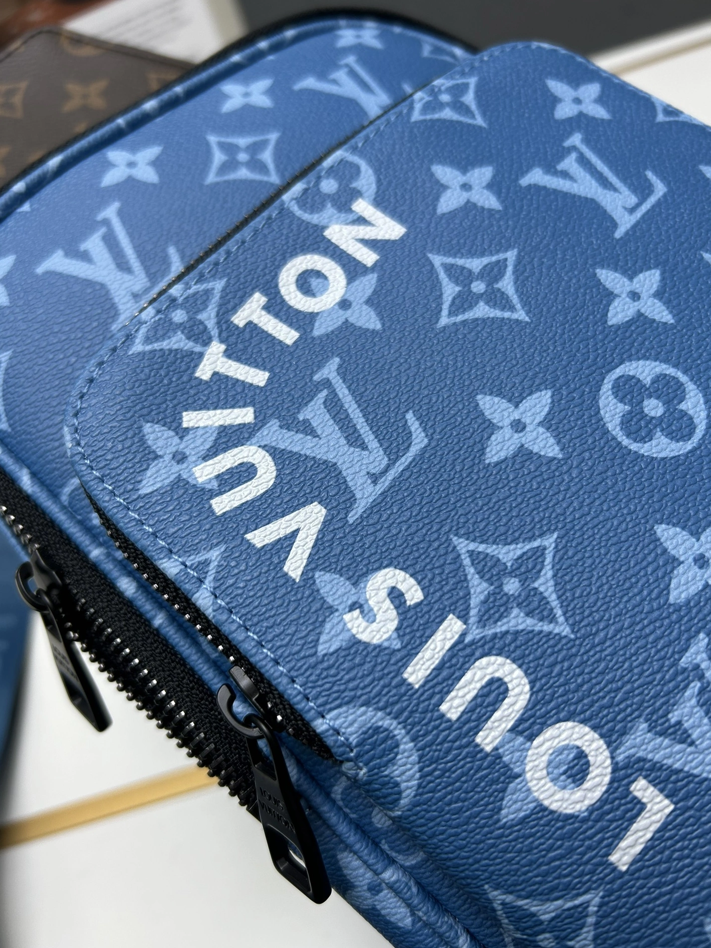 Louis Vuitton AAA Man Messenger Bags SmartChoice 4188