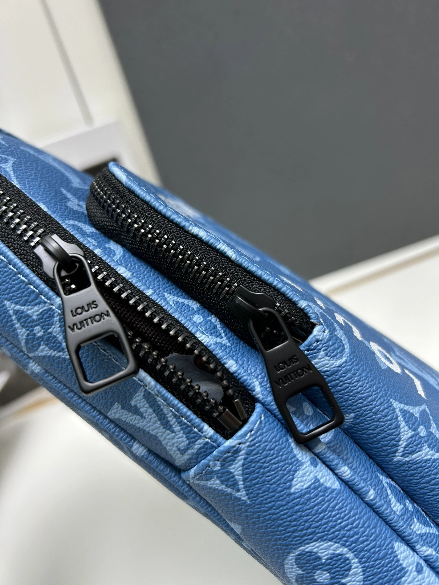 Louis Vuitton AAA Man Messenger Bags SmartChoice 4188