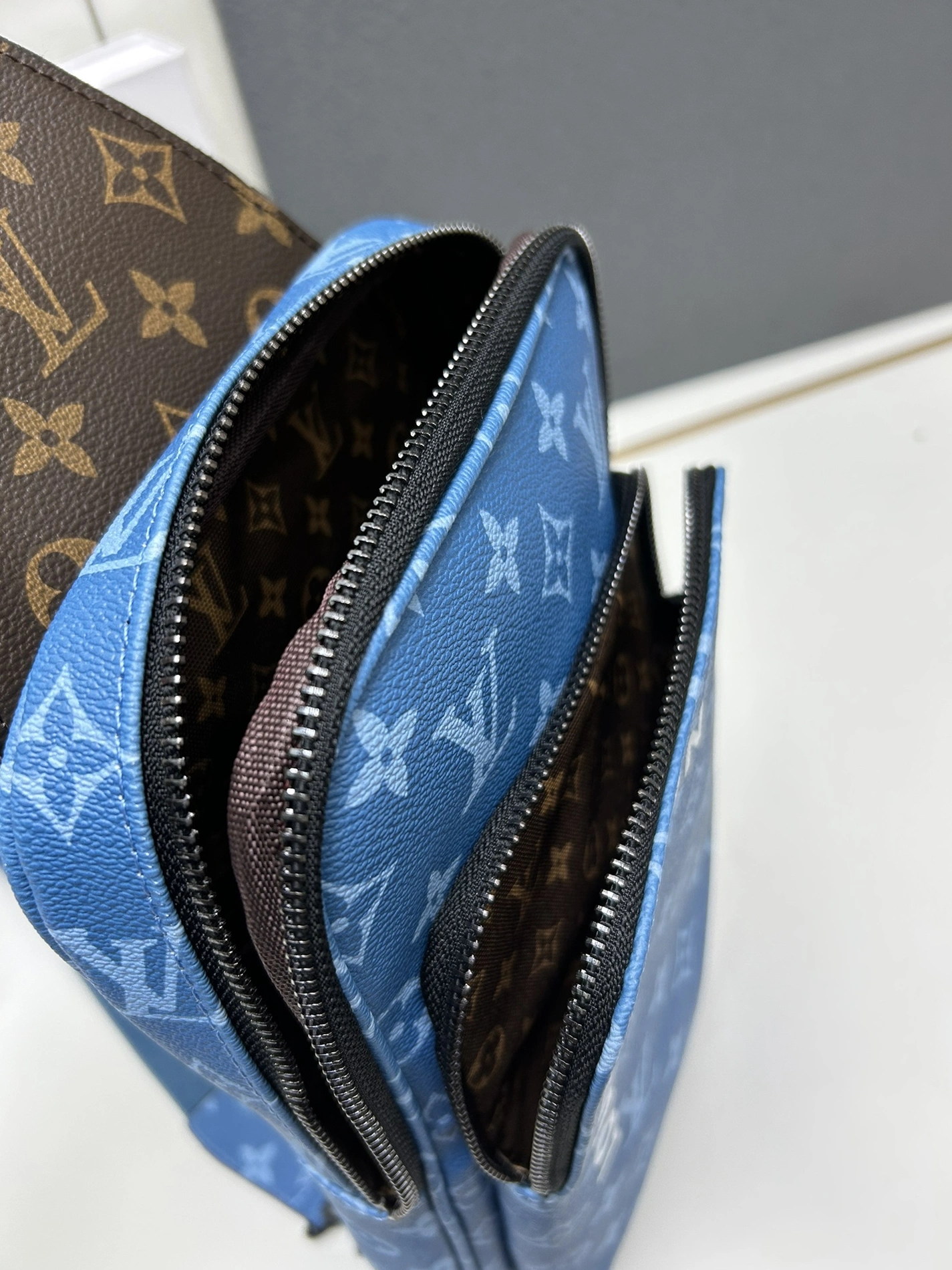 Louis Vuitton AAA Man Messenger Bags SmartChoice 4188