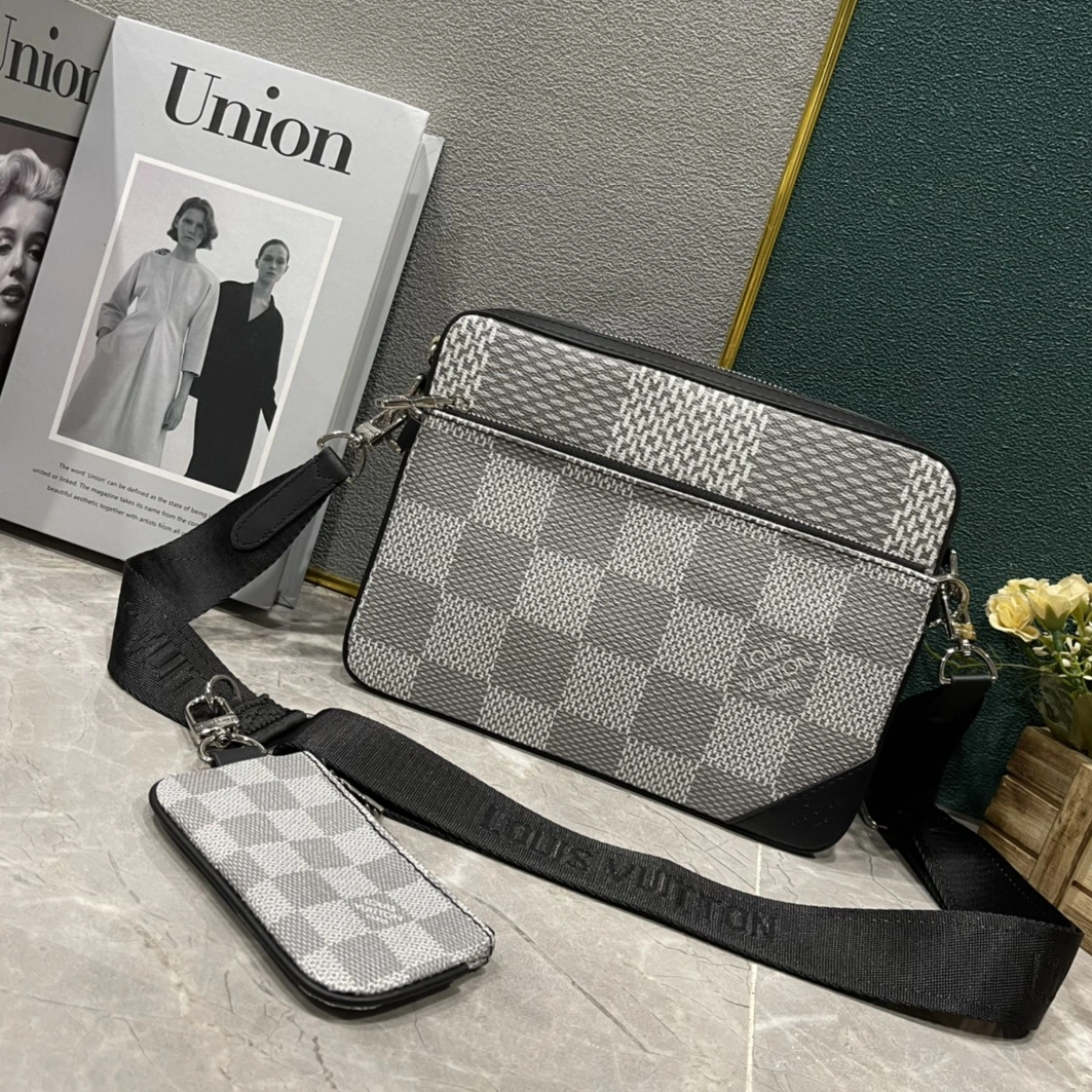 Louis Vuitton AAA Man Messenger Bags Sophisticated 3039