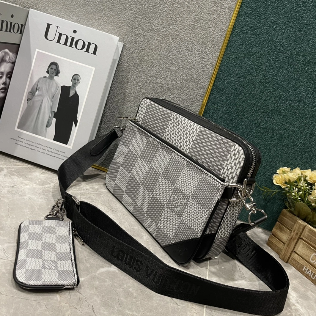 Louis Vuitton AAA Man Messenger Bags Sophisticated 3039