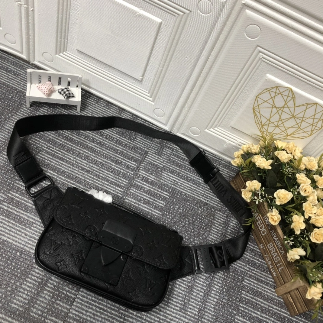 Louis Vuitton AAA Man Messenger Bags Sophisticated 3156