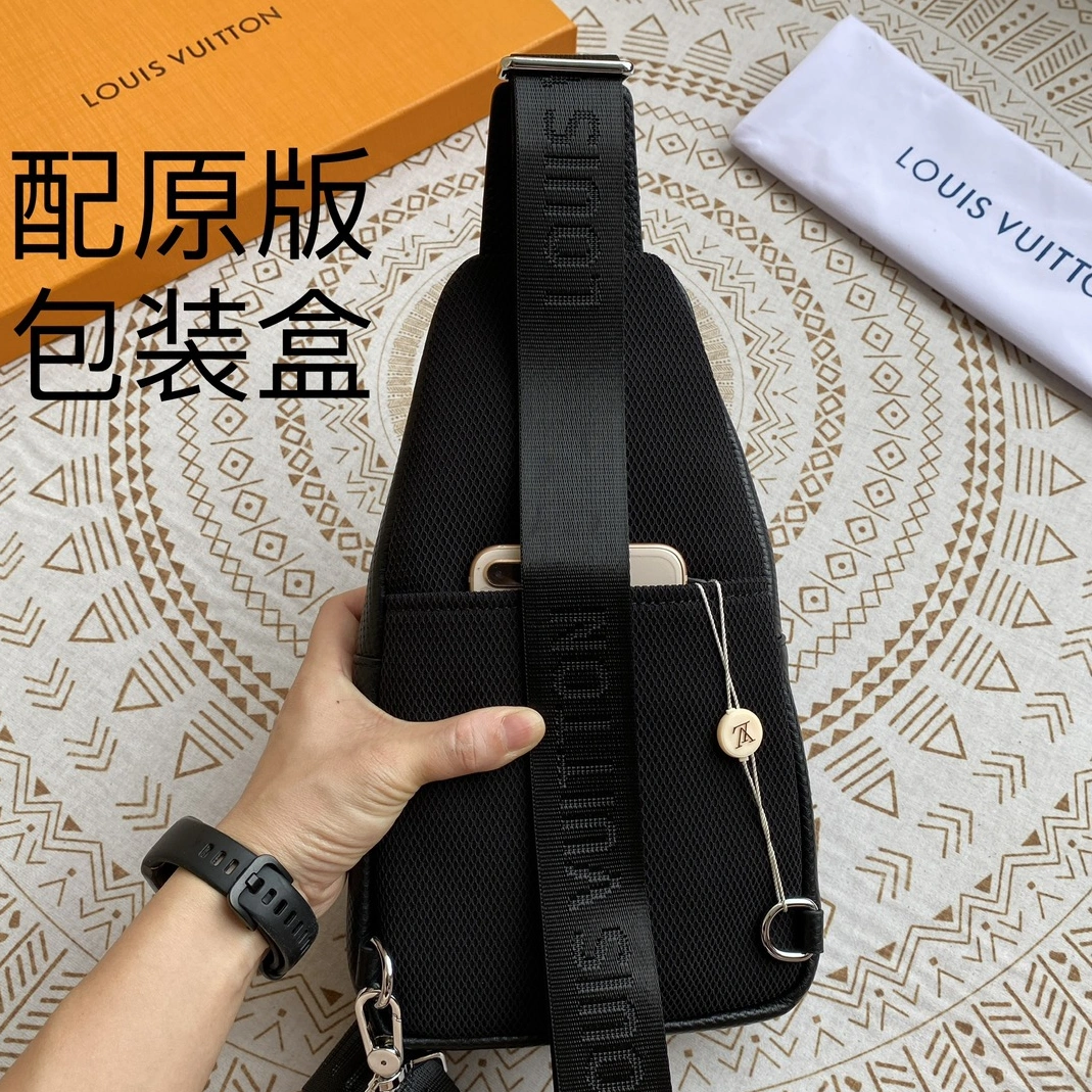 Louis Vuitton AAA Man Messenger Bags Sophisticated 4411
