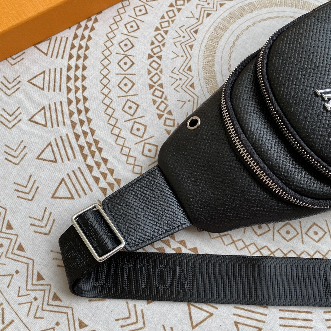 Louis Vuitton AAA Man Messenger Bags Sophisticated 4411