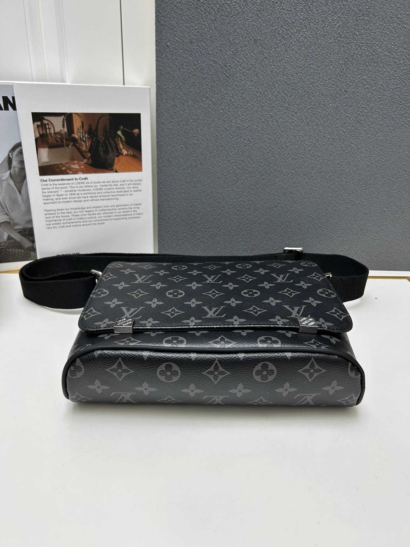 Louis Vuitton AAA Man Messenger Bags Sophisticated 5173
