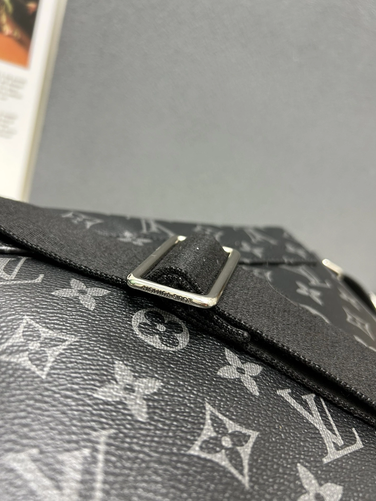 Louis Vuitton AAA Man Messenger Bags Sophisticated 5173