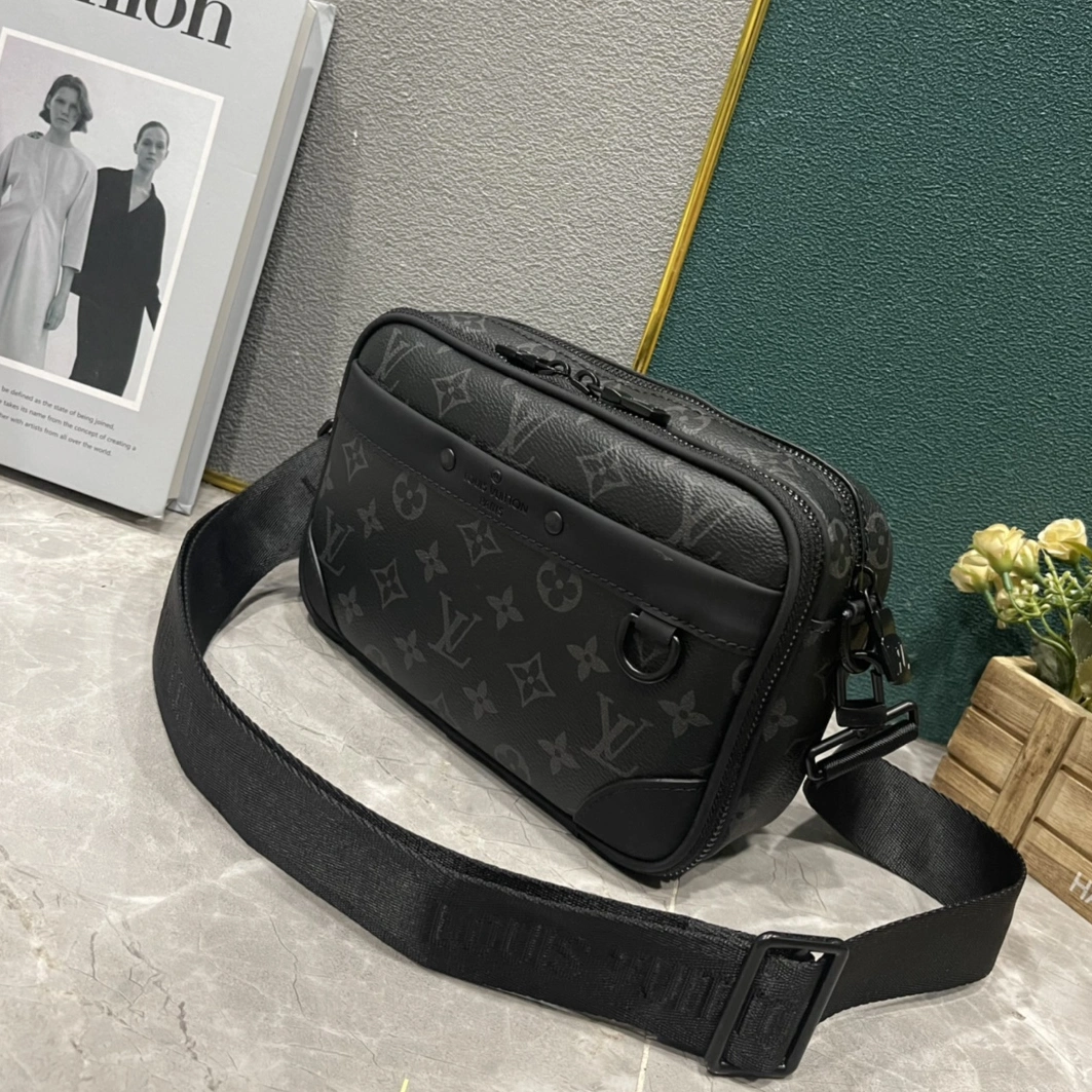 Louis Vuitton AAA Man Messenger Bags SportInspired 3913