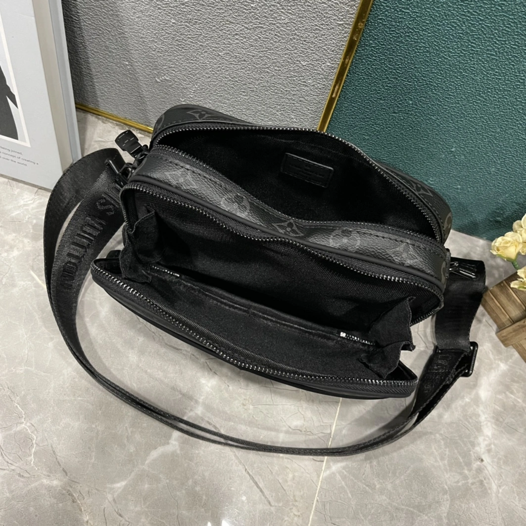 Louis Vuitton AAA Man Messenger Bags SportInspired 3913