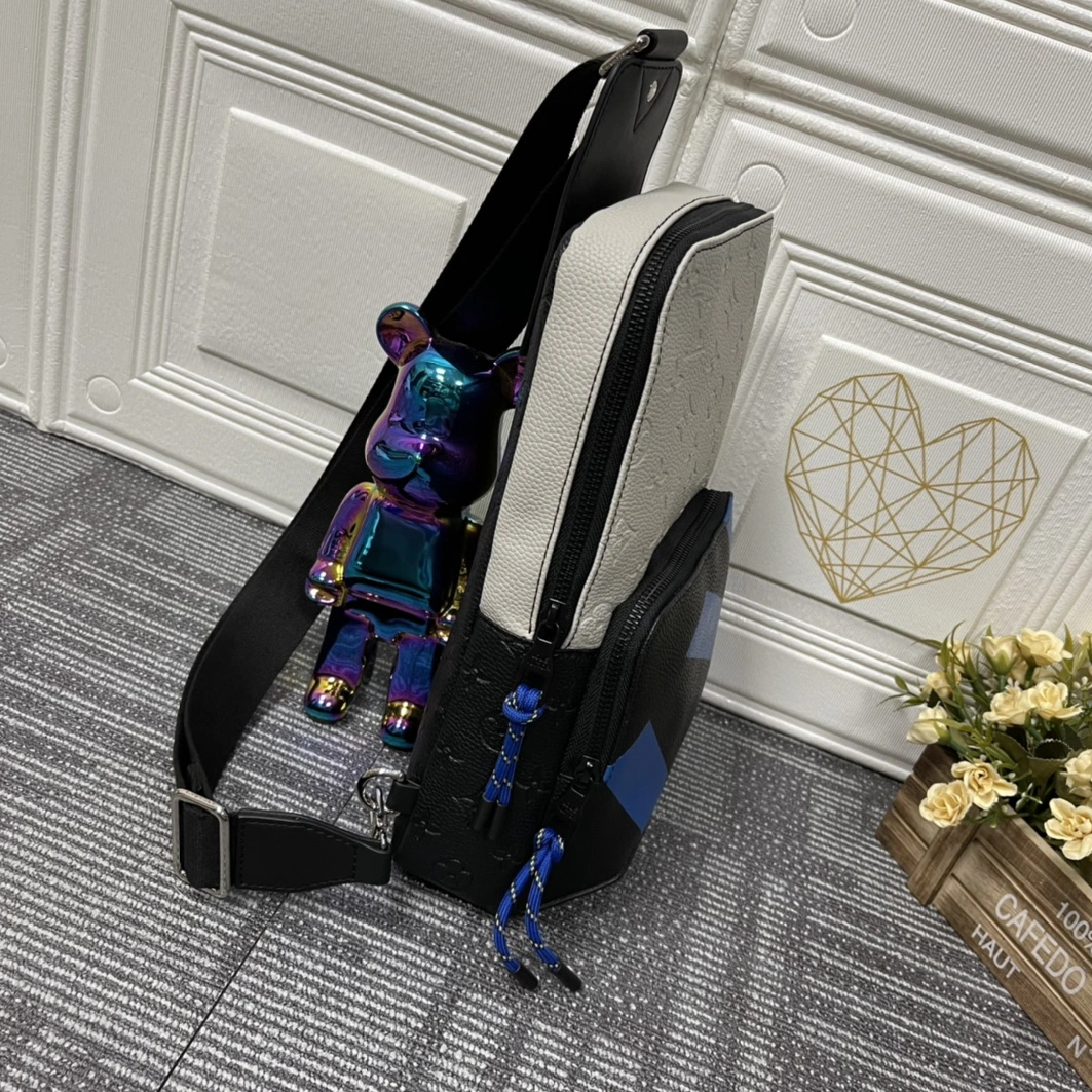 Louis Vuitton AAA Man Messenger Bags SportInspired 7550