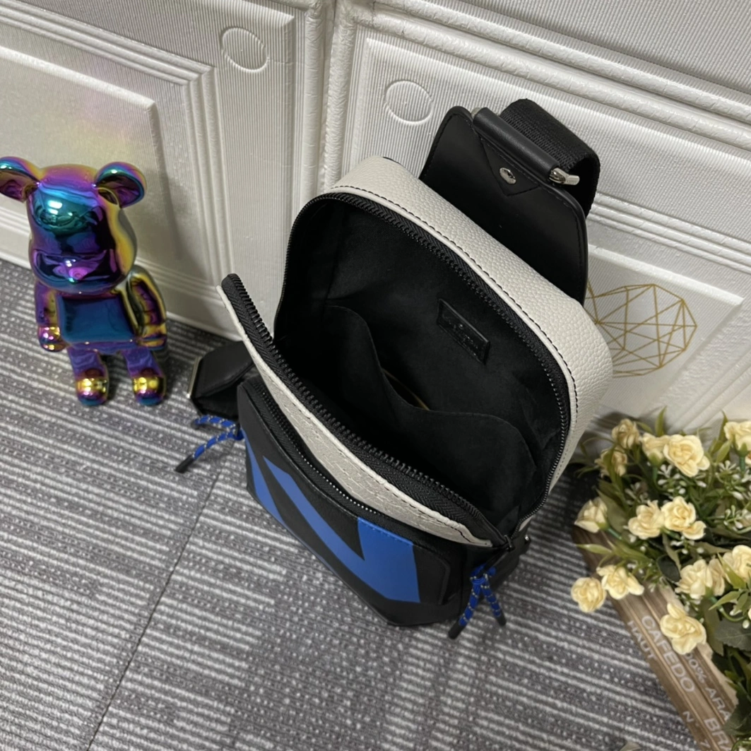 Louis Vuitton AAA Man Messenger Bags SportInspired 7550