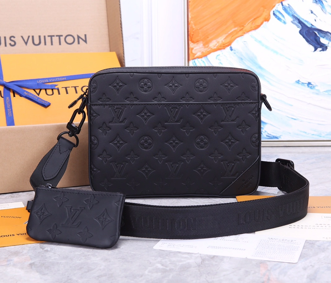 Louis Vuitton AAA Man Messenger Bags StreetReady 4994