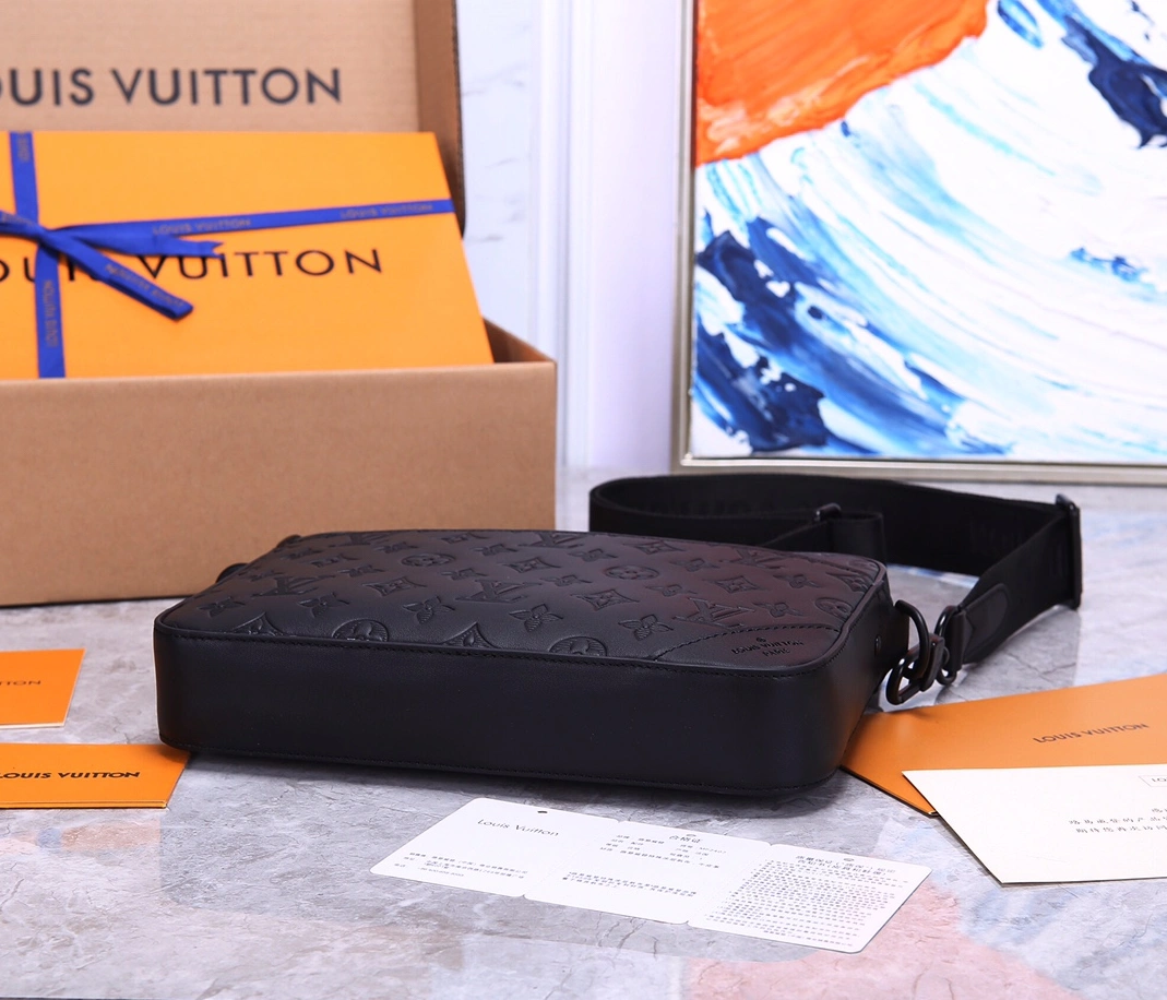 Louis Vuitton AAA Man Messenger Bags StreetReady 4994