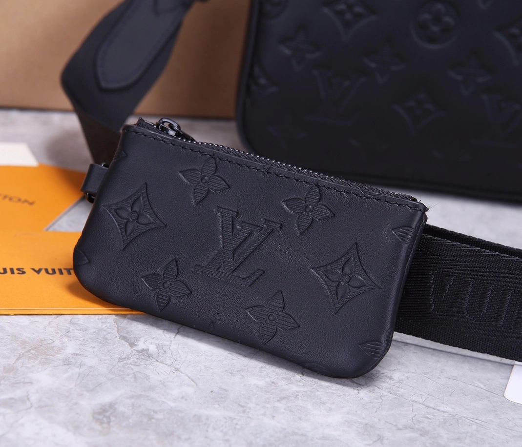 Louis Vuitton AAA Man Messenger Bags StreetReady 4994