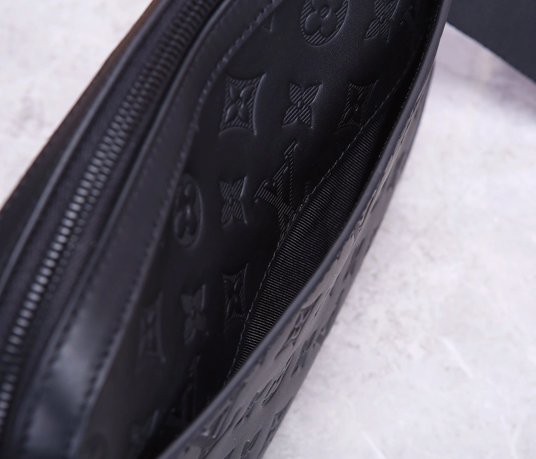 Louis Vuitton AAA Man Messenger Bags StreetReady 4994
