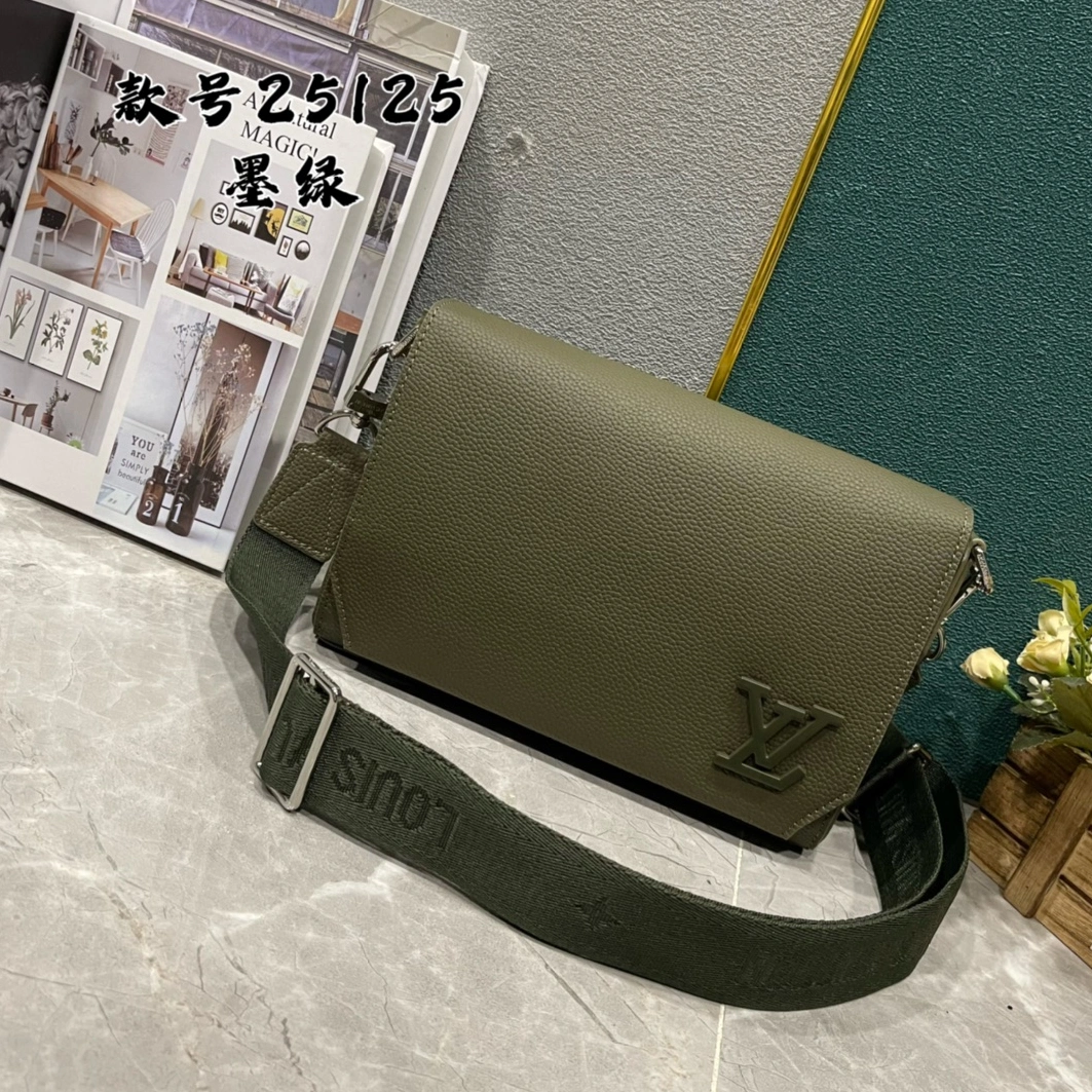 Louis Vuitton AAA Man Messenger Bags StreetReady 6510
