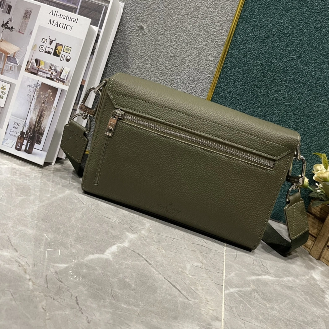 Louis Vuitton AAA Man Messenger Bags StreetReady 6510