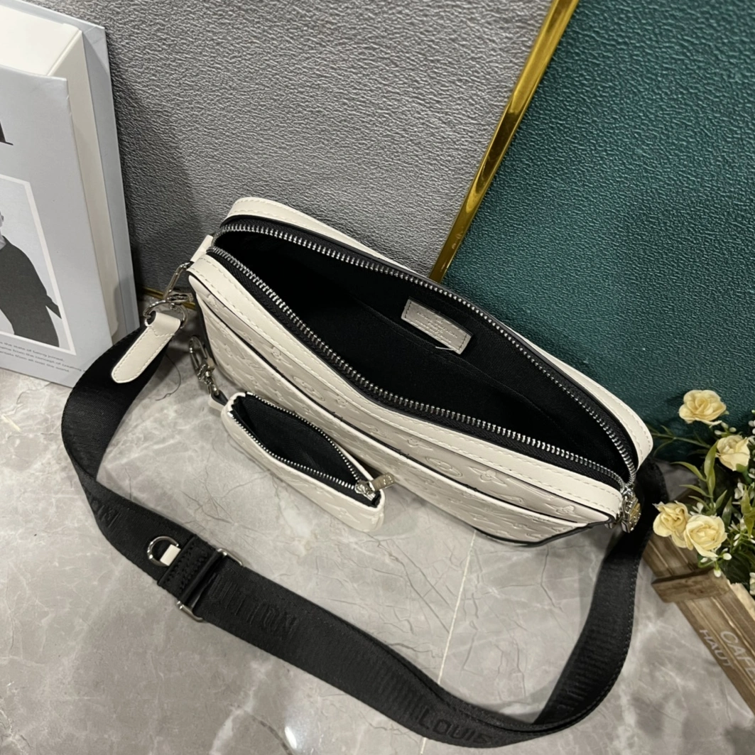 Louis Vuitton AAA Man Messenger Bags Stylish 4196