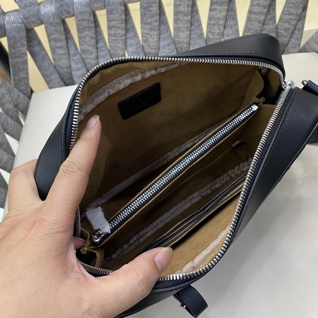 Louis Vuitton AAA Man Messenger Bags Stylish 8122