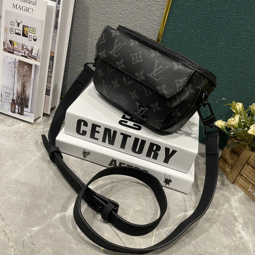 Louis Vuitton AAA Man Messenger Bags Timeless 5546