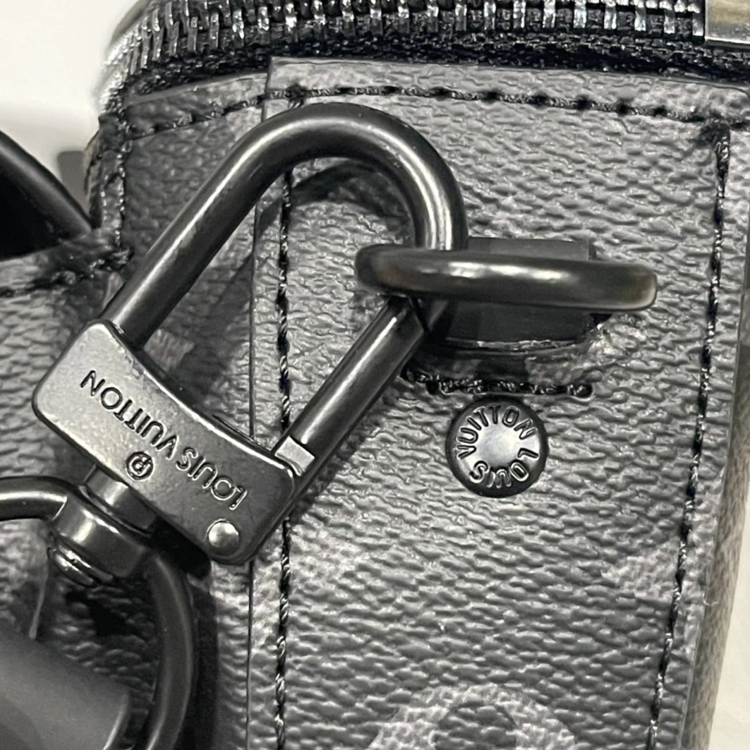 Louis Vuitton AAA Man Messenger Bags Timeless 5546