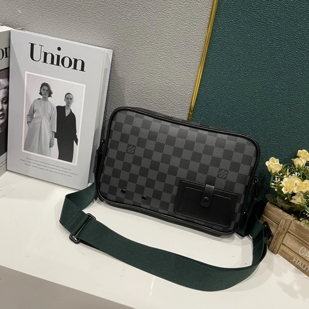 Louis Vuitton AAA Man Messenger Bags Timeless 5927