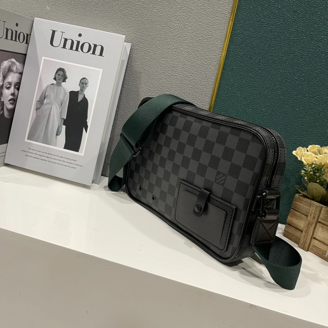 Louis Vuitton AAA Man Messenger Bags Timeless 5927