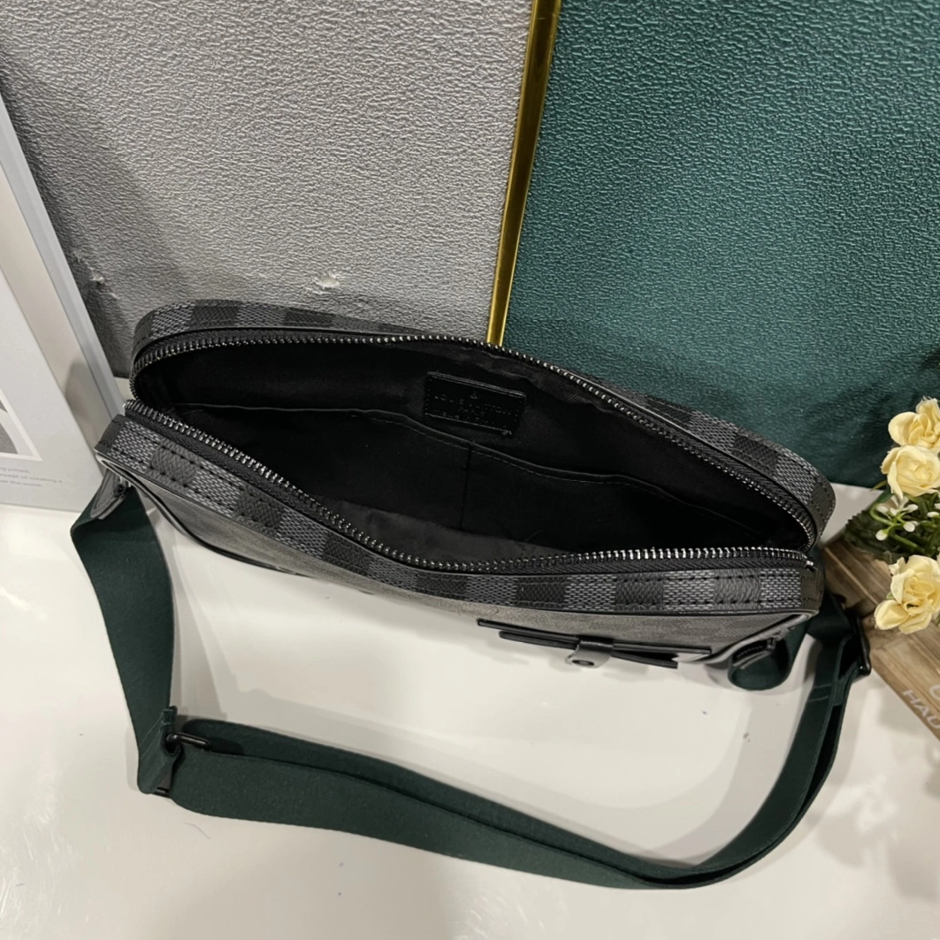 Louis Vuitton AAA Man Messenger Bags Timeless 5927