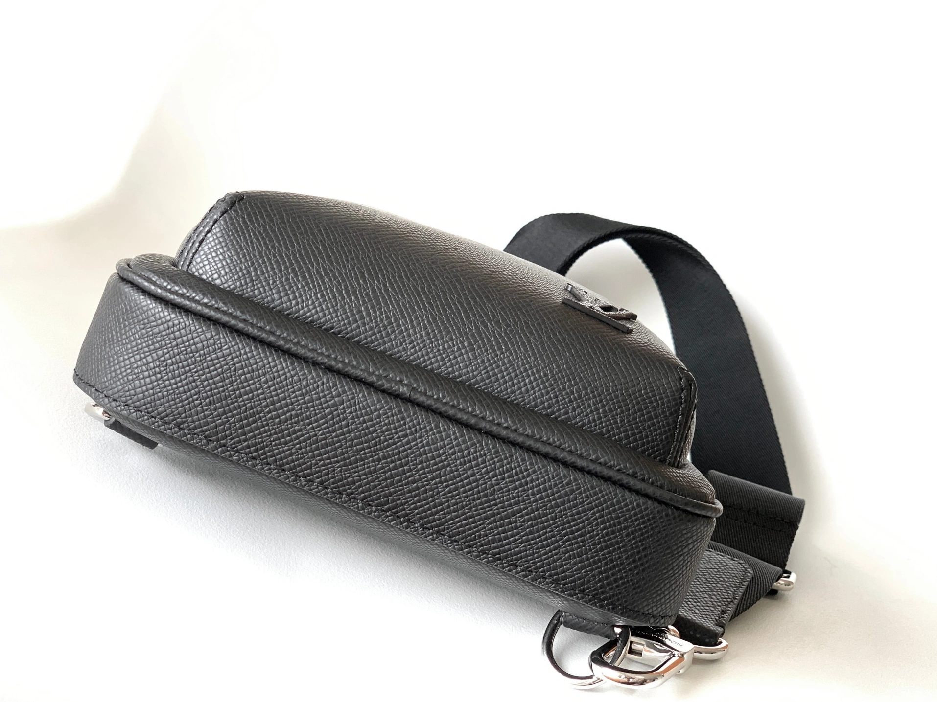 Louis Vuitton AAA Man Messenger Bags TopPick 2859