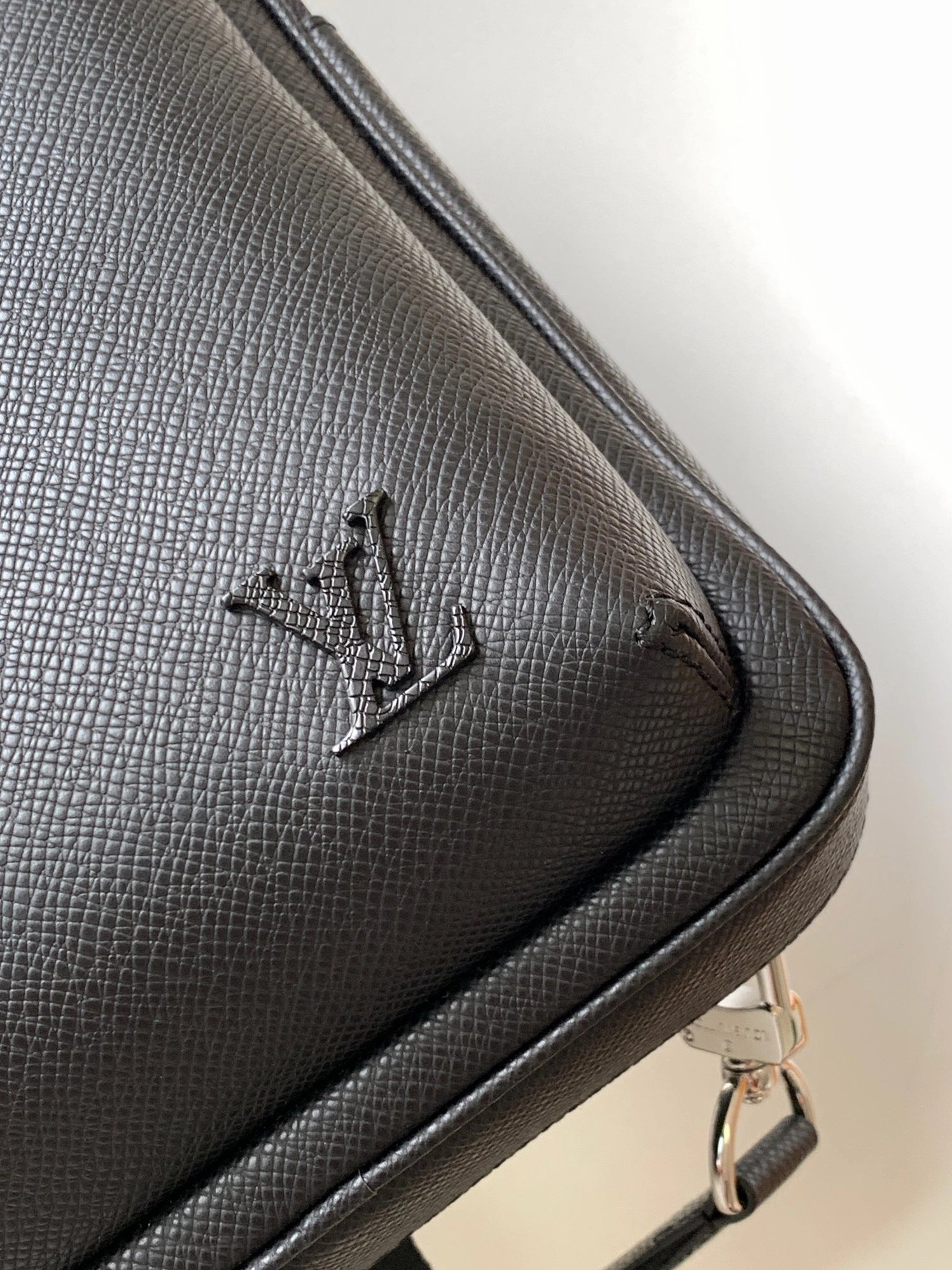 Louis Vuitton AAA Man Messenger Bags TopPick 2859