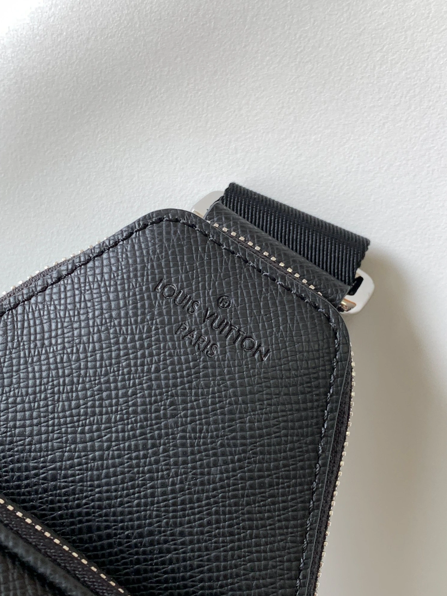 Louis Vuitton AAA Man Messenger Bags TopPick 2859