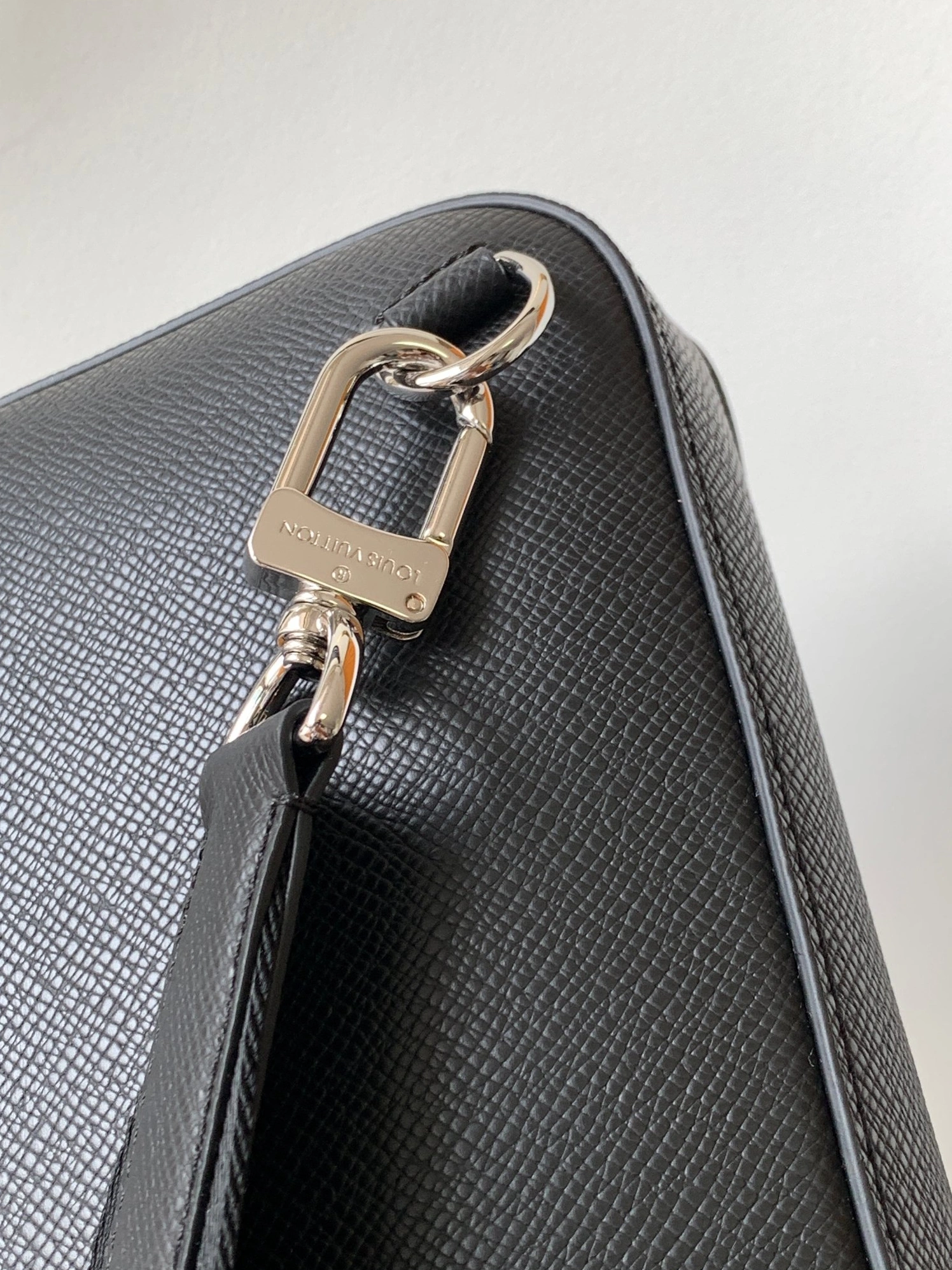 Louis Vuitton AAA Man Messenger Bags TopPick 2859