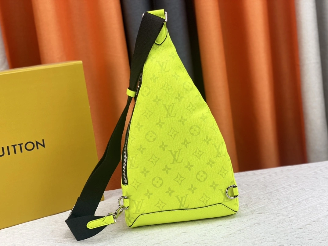 Louis Vuitton AAA Man Messenger Bags TopPick 7544