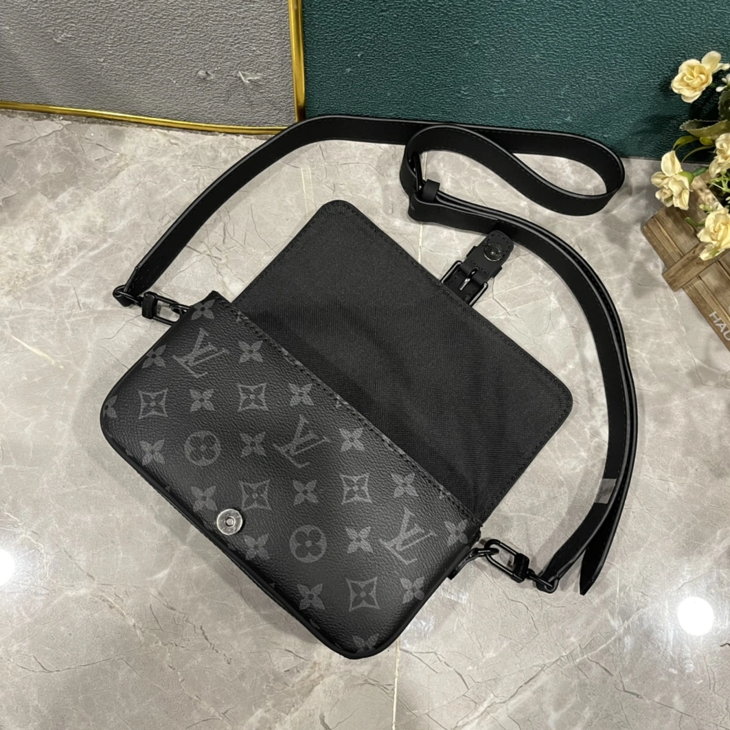 Louis Vuitton AAA Man Messenger Bags TopPick 9392