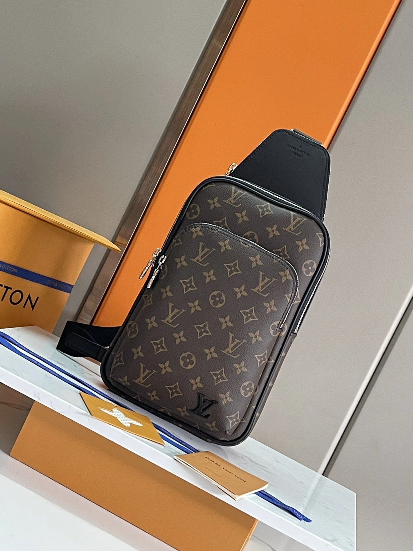 Louis Vuitton AAA Man Messenger Bags Trendsetting 7025