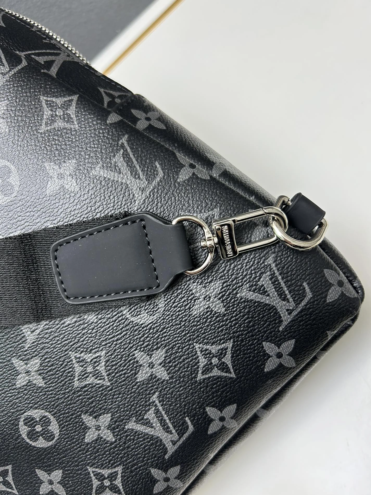 Louis Vuitton AAA Man Messenger Bags Unique 4194