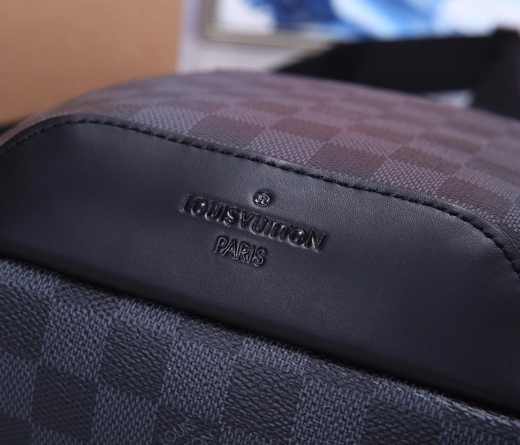 Louis Vuitton AAA Man Messenger Bags Unique 7496