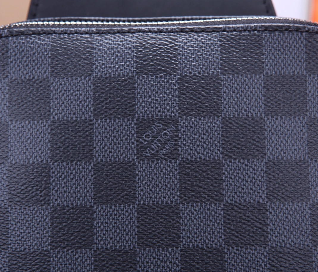 Louis Vuitton AAA Man Messenger Bags Unique 7496